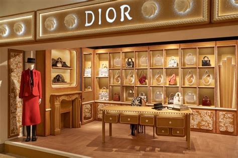 does dior accept cash in store